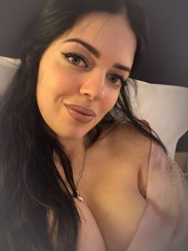 Проститутка Питерa Валя  +7(981)136-33-84